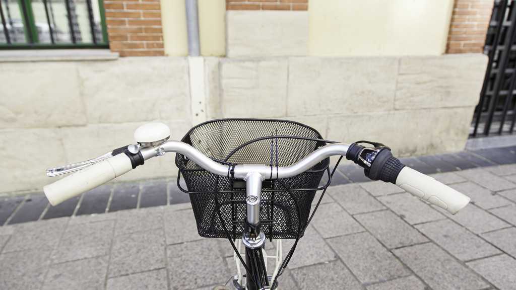 ajustar el manillar de la bicicleta